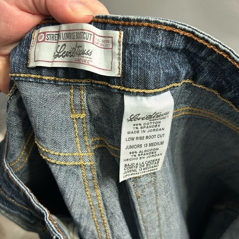 Y2K Levi low rise boot cut jeans - Picture 5 of 6